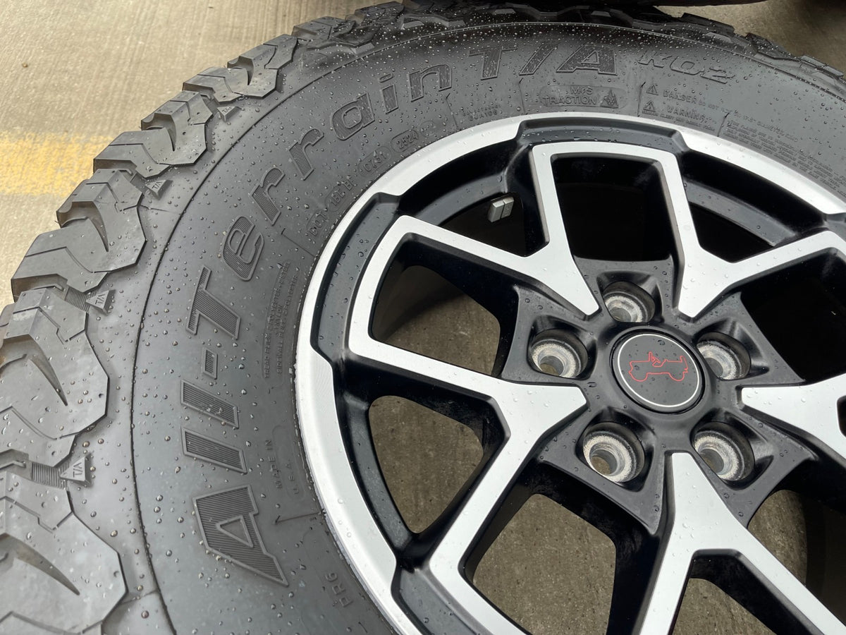 17" Jeep Wrangler Rubicon OEM 95730 9327 wheels rims Gladiator BFG KO2 A/T 33"