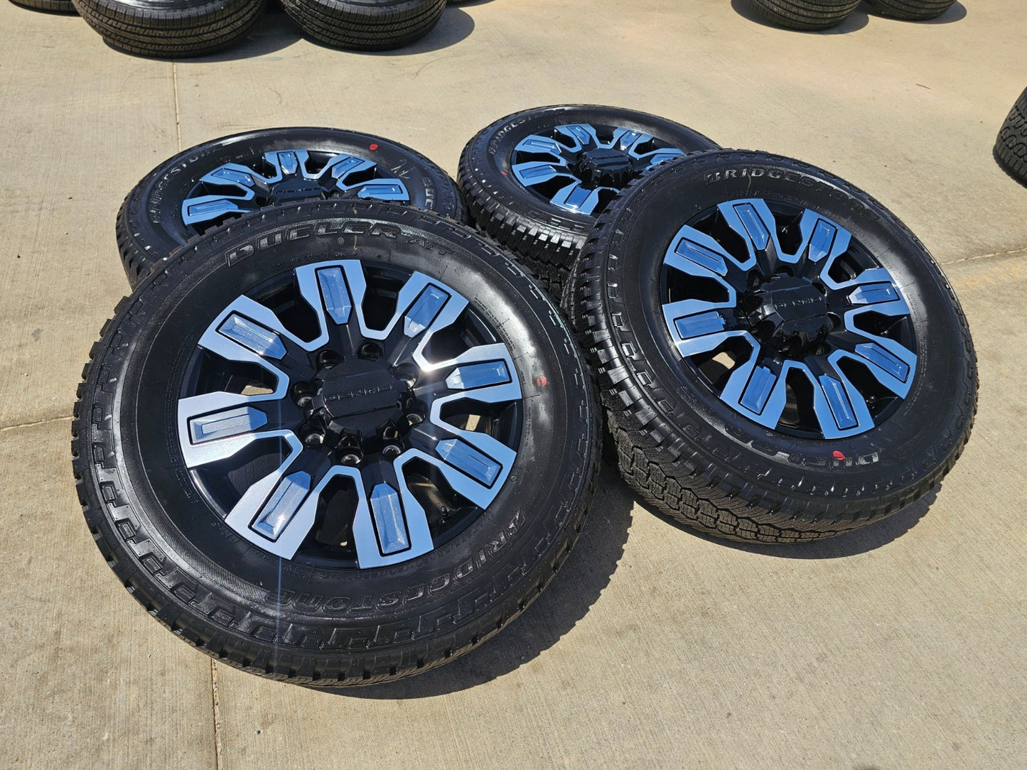 20" GMC Sierra DENALI 2500 3500 OEM wheels rims 5958 14138 Chevy DUELER A/T NEW