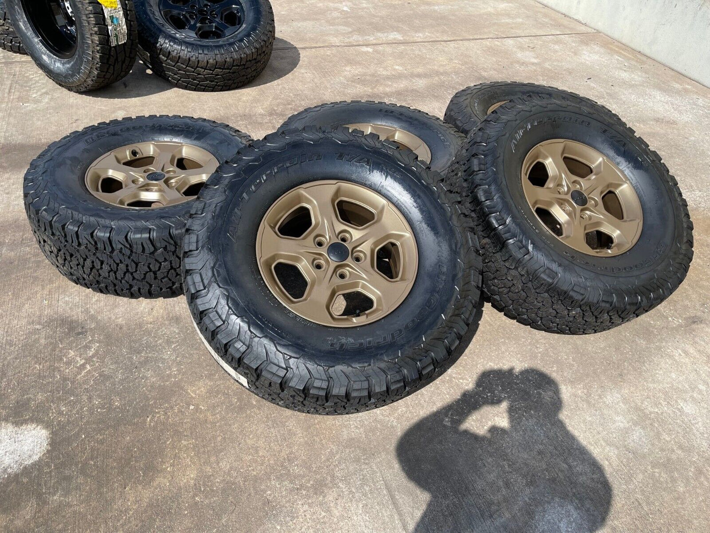 17" Jeep Gladiator RUBICON OEM wheels rims BRONZE Wrangler 9236 NEW 35" BFG