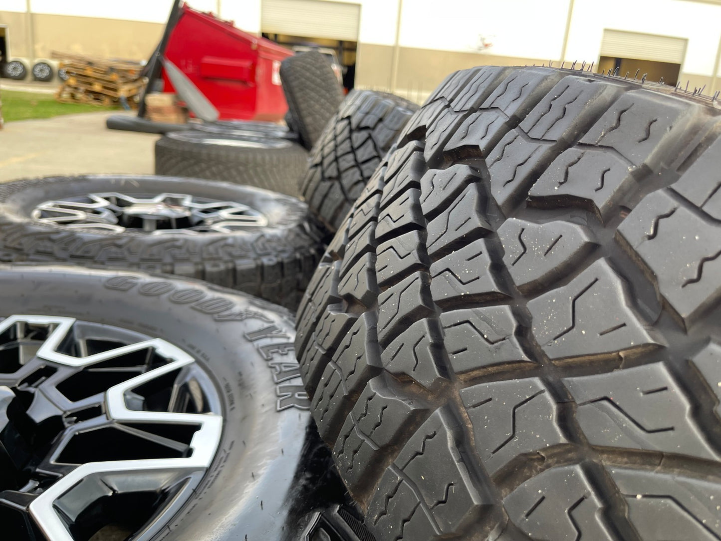 18" GMC Sierra AT4X Chevy Trail Boss 2500 OEM 14136 wheels rims GOODYEAR 35"