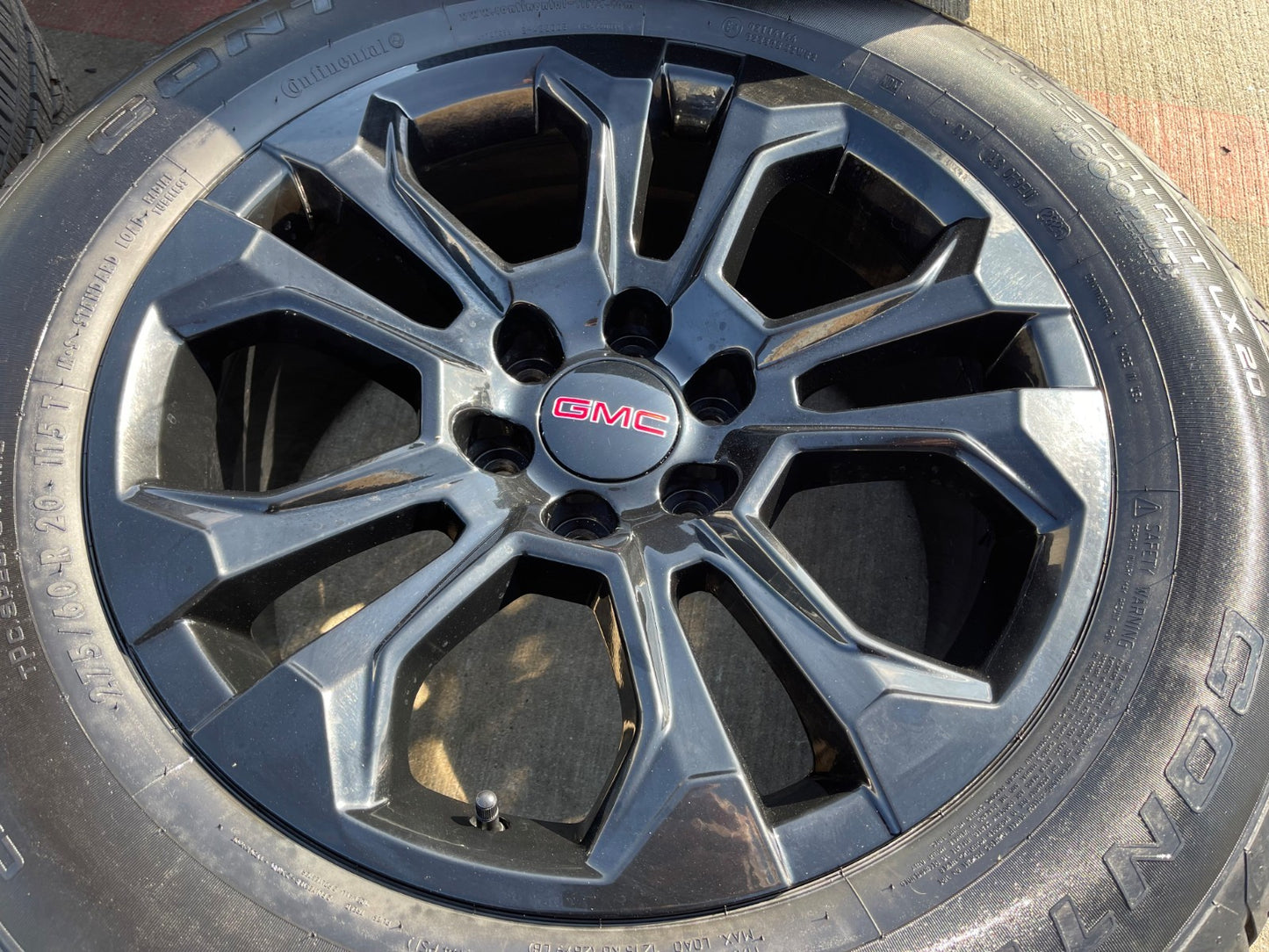 20" Chevy Tahoe Silverado OEM 14090 95417 wheels rims tires CONTINENTAL NEW