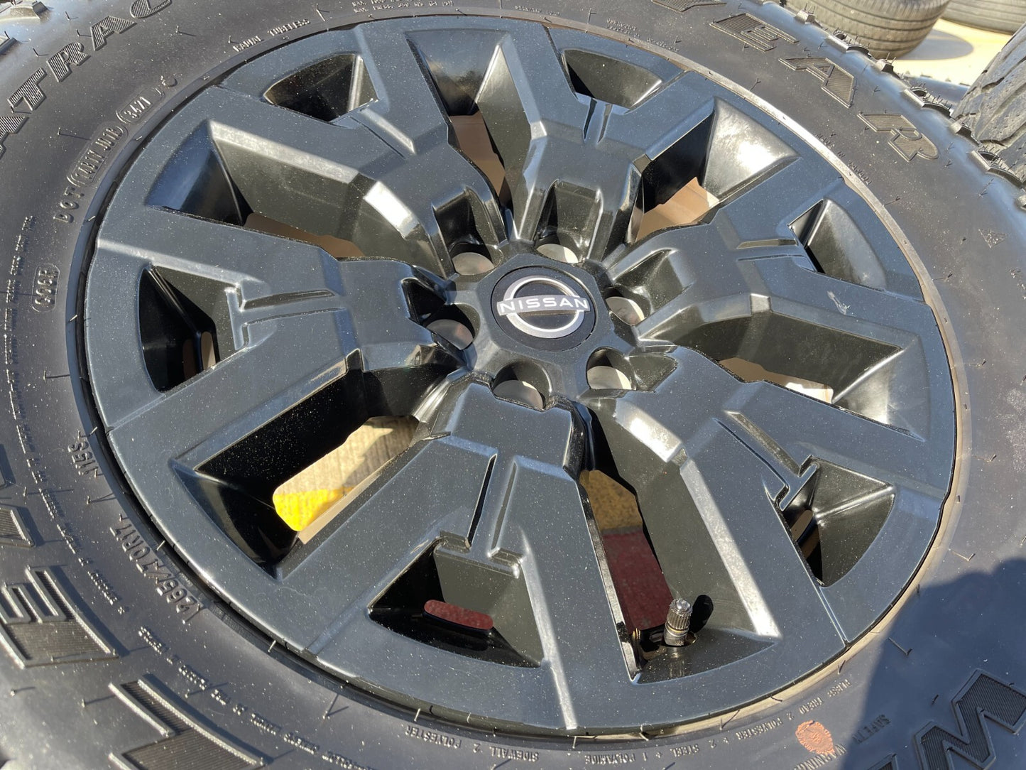 17" Nissan Frontier OEM Desert Runner 62832 wheels rims tires DURATRAC A/T