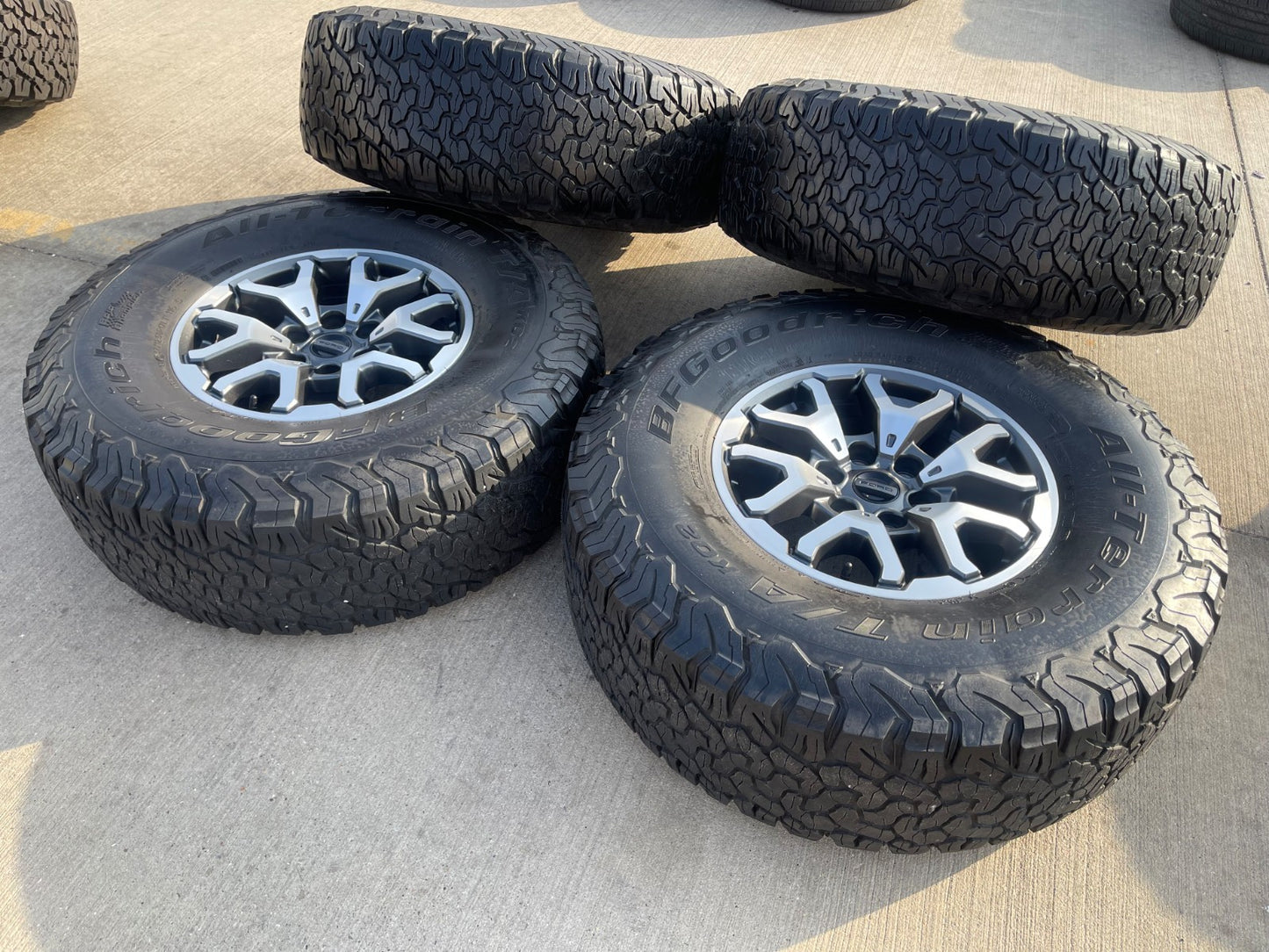 17" Ford F-150 Raptor Bronco OEM rims wheels 10461 tires 37" BFG