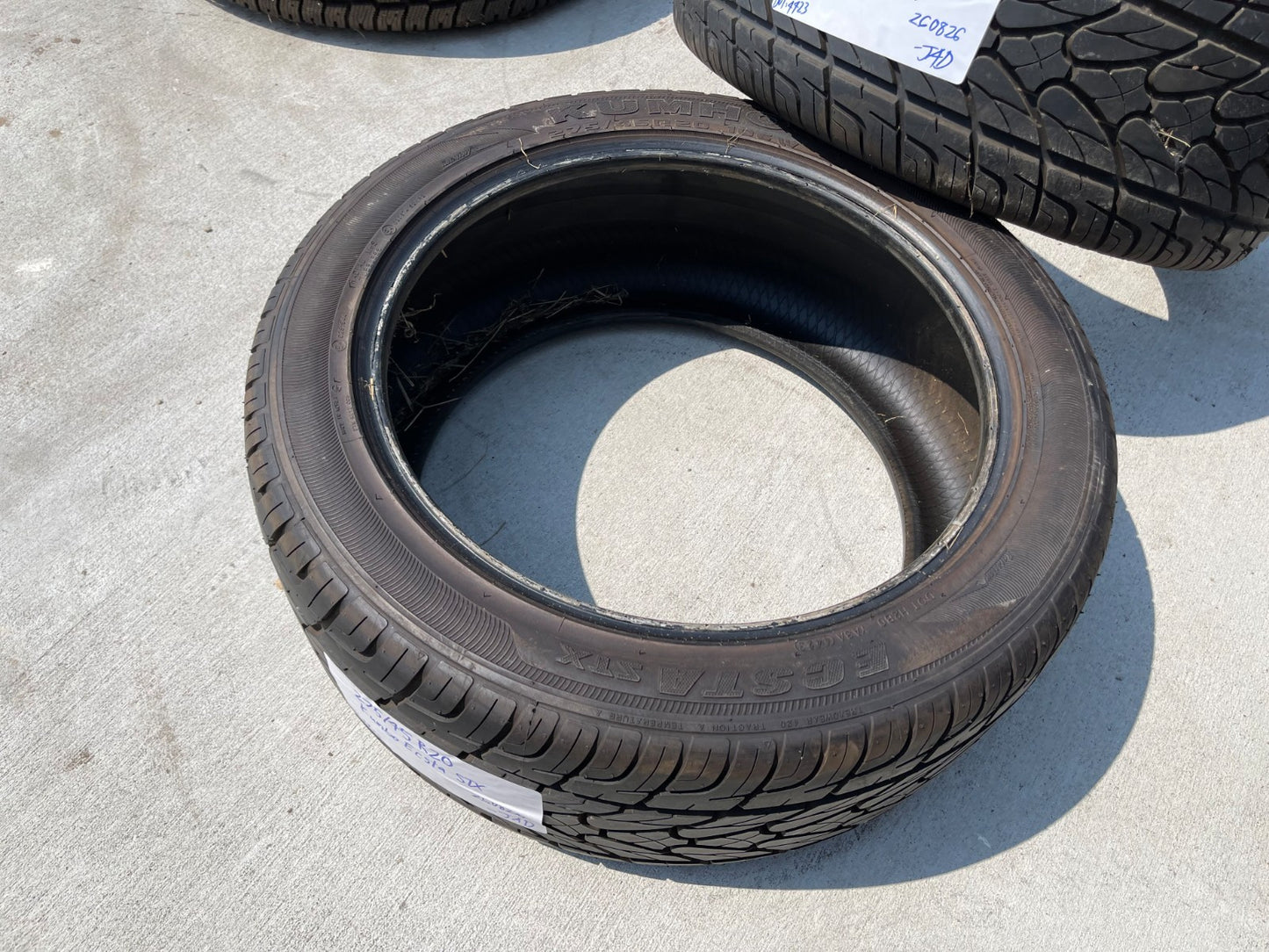 (1) 275/45/20 Kuhmo Ecsta STX tire 106W 275/45R20