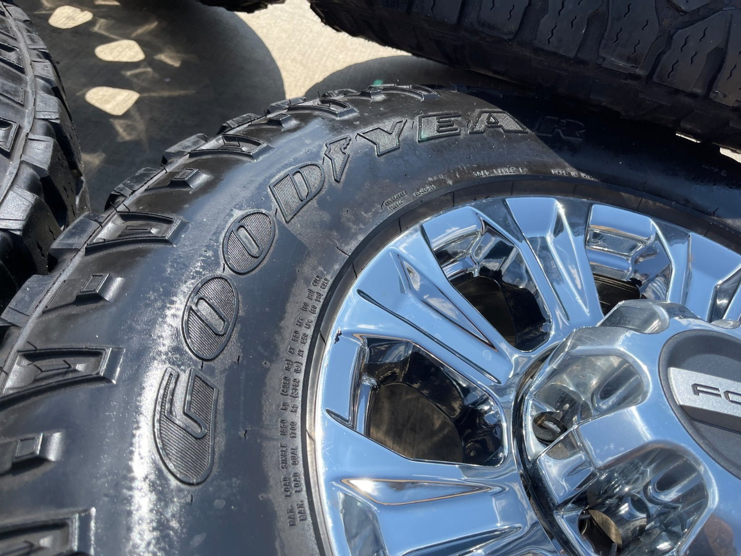 18" Ford F-250 F-350 TREMOR OEM CHROME rims wheels 10097 tires GOODYEAR 35"