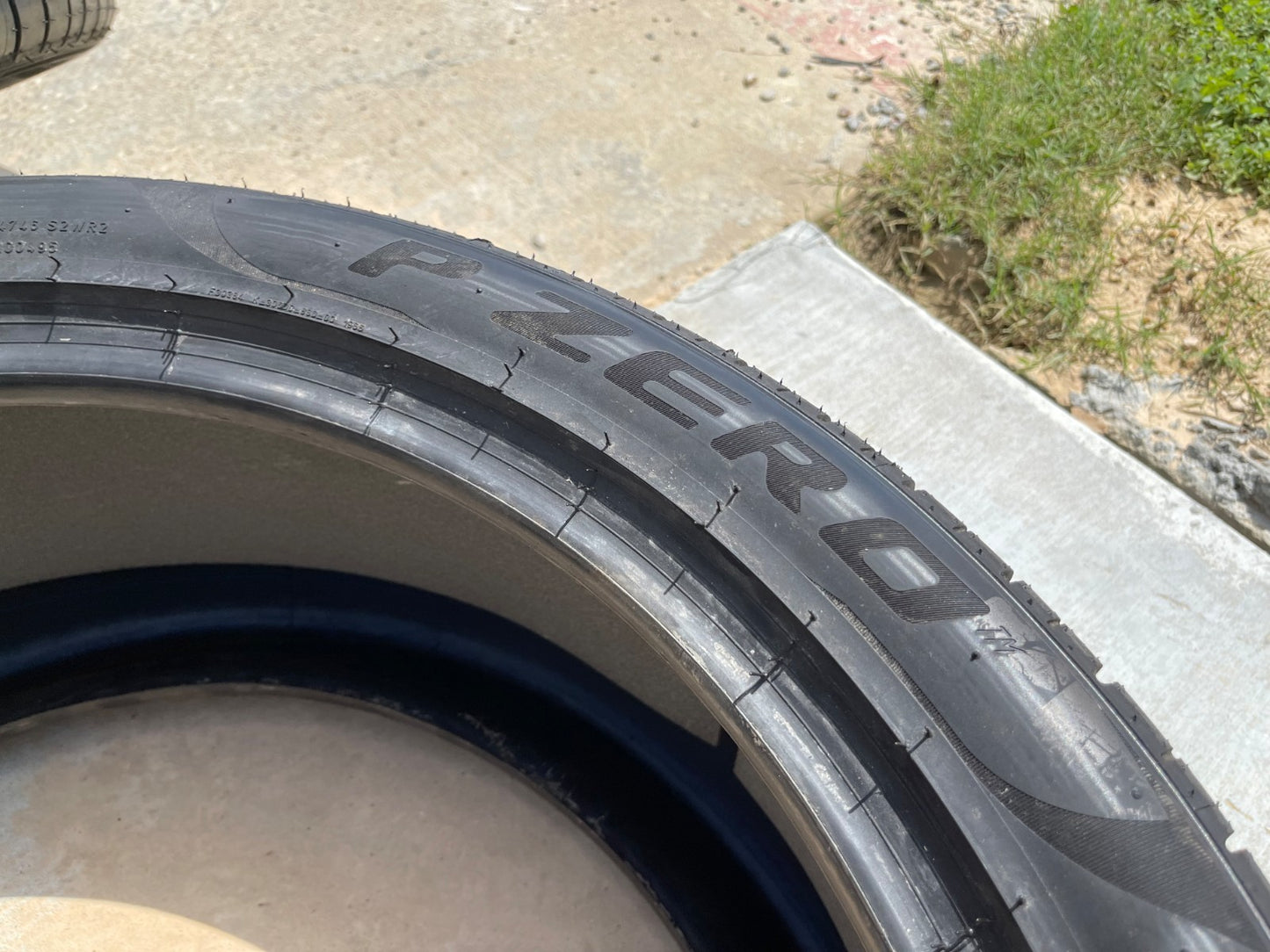 (1) 325/35/23 Pirelli P Zero tire 325/35R23 111Y MO-S PNCS NEW take off!