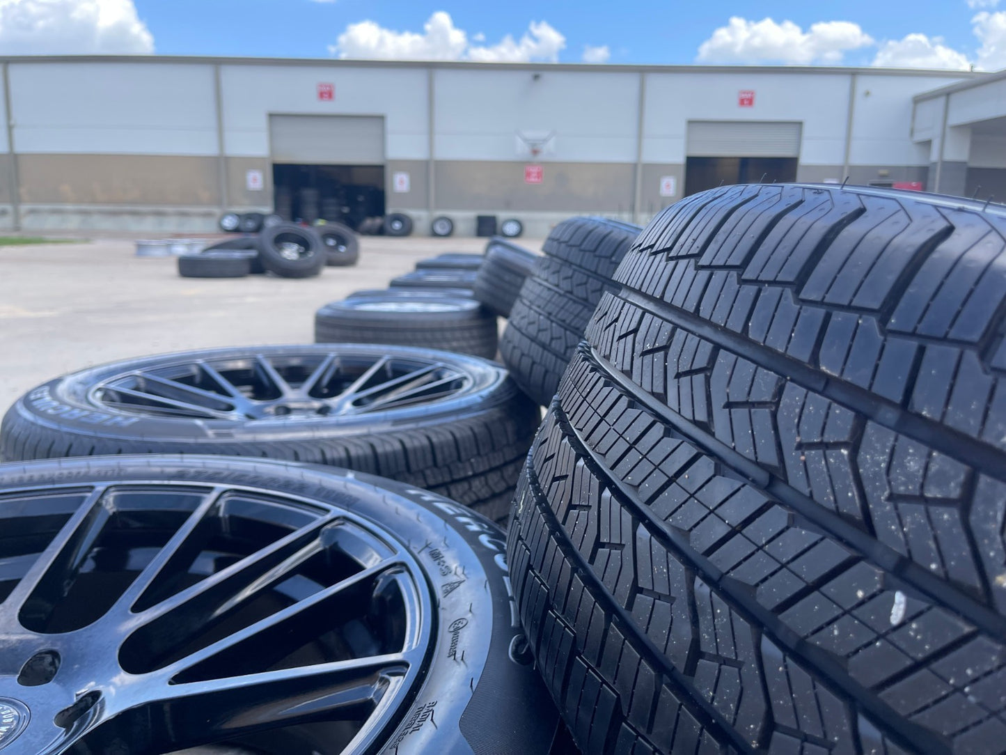 22x9 22" DUB Luxe S205 Chevy Silverado RAM wheels rims 6x139 6x5.5 tires SET