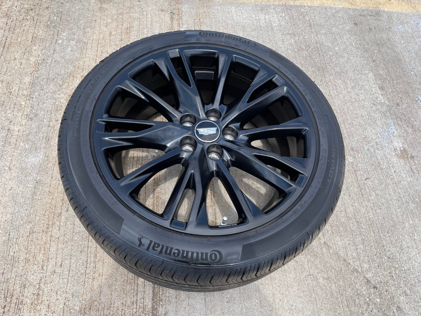 20" Cadillac XT4 OEM 4890 wheel rim black tire 2023 2024 2025 2026 2027 NEW