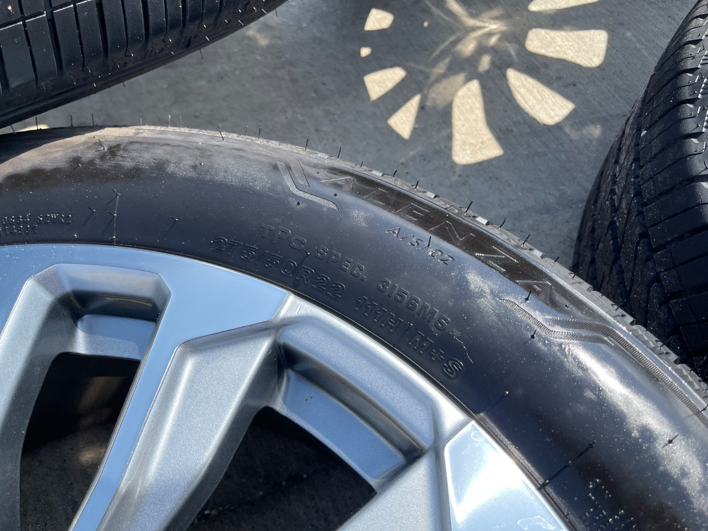 22" GMC Yukon Sierra DENALI OEM wheel rim 14025 97000 tire (1) spare BRIDGESTONE