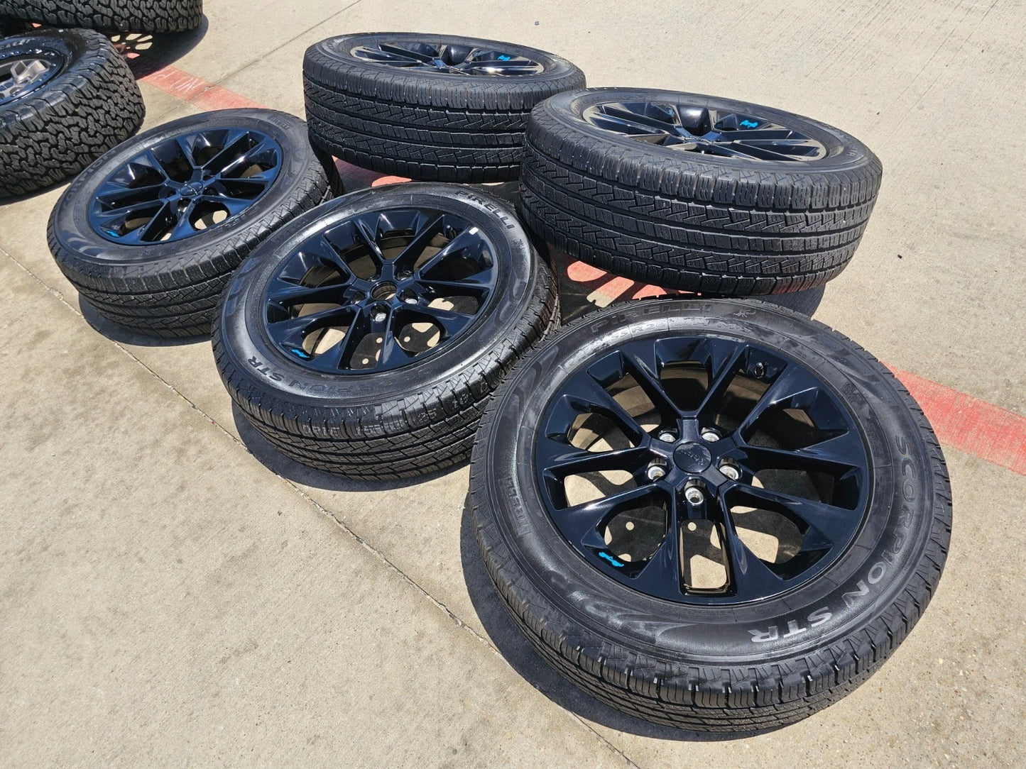 20" Jeep Wrangler HIGH ALTITUDE 9262 96902 OEM wheels rims Gladiator PIRELLI