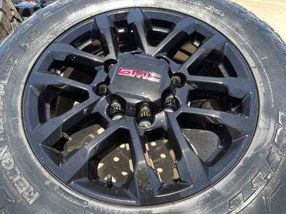 20" GMC AT4 Chevy Silverado Trail Boss 2500 87847207 OEM wheels rims NEW NITTO