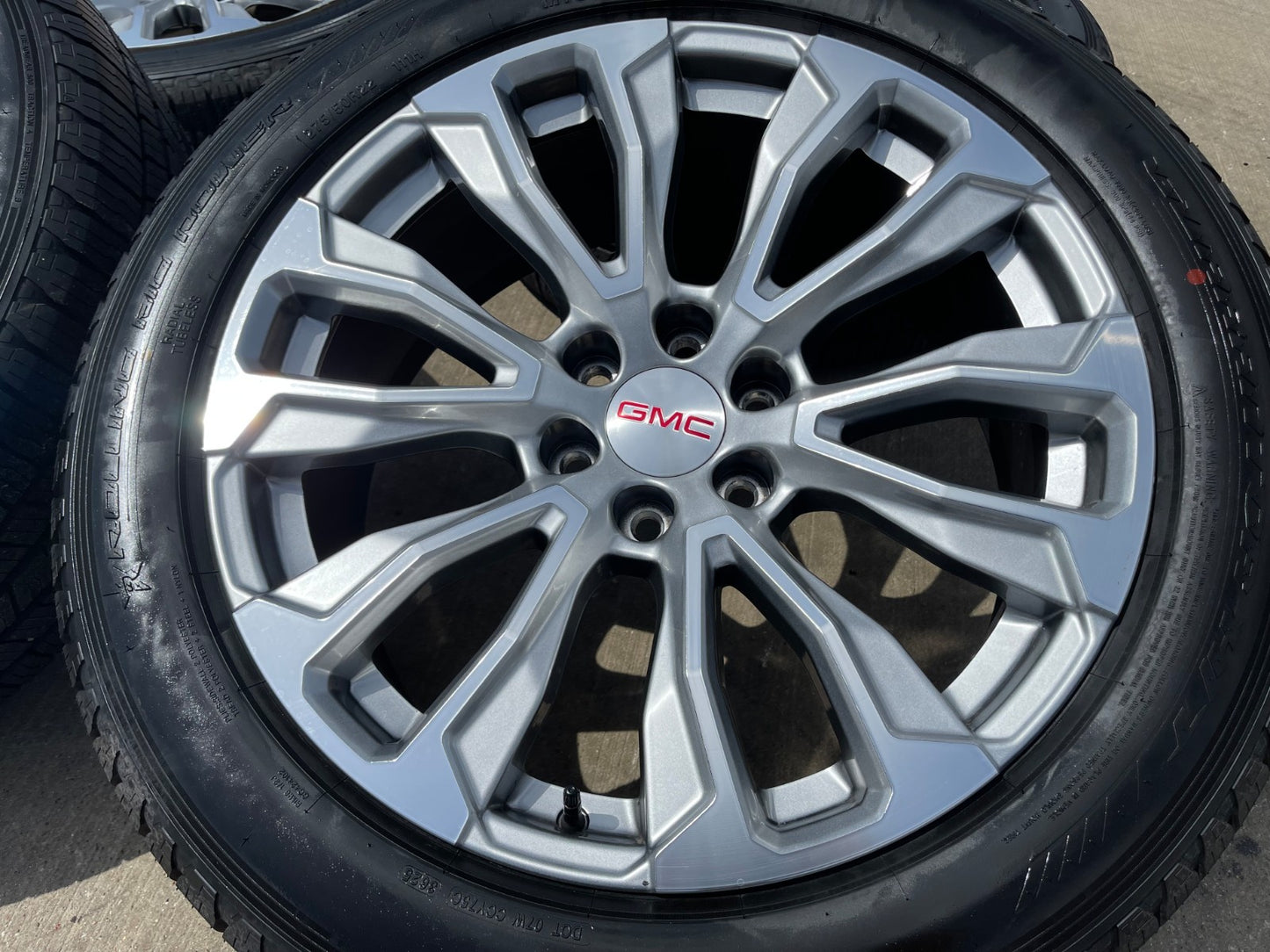 22" GMC Yukon Sierra DENALI OEM wheel rim 14025 97000 tire spare