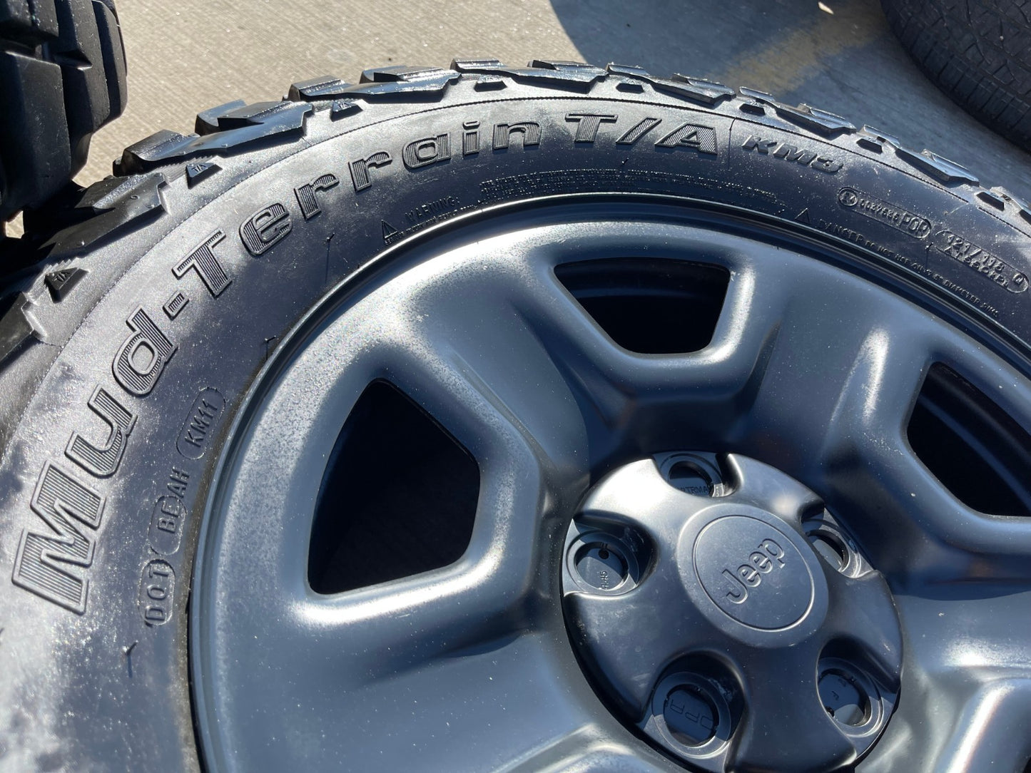 17" Jeep Wrangler Rubicon Sahara OEM wheels rims 9240 9220 black BFG KM3