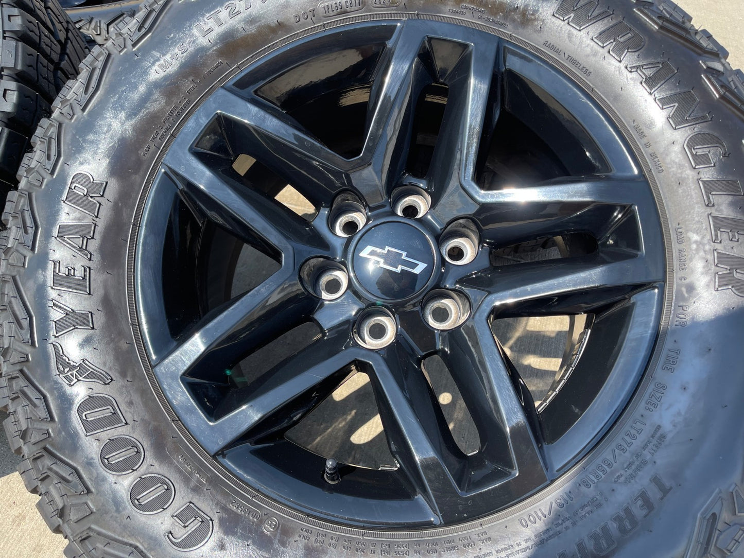18" Chevy Silverado ZR2 Tahoe TRAIL BOSS GMC OEM 5911 wheels rims GOODYEAR M/T