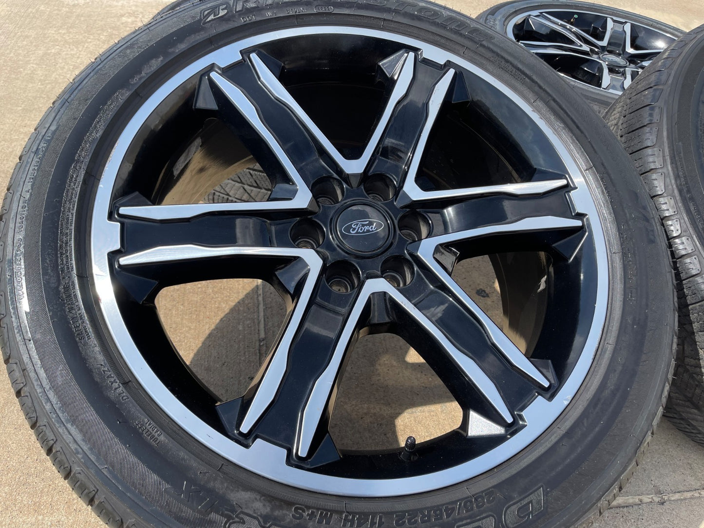 22" Ford F-150 Expedition PERFORMANCE OEM 10200 rims wheels BRIDGESTONE