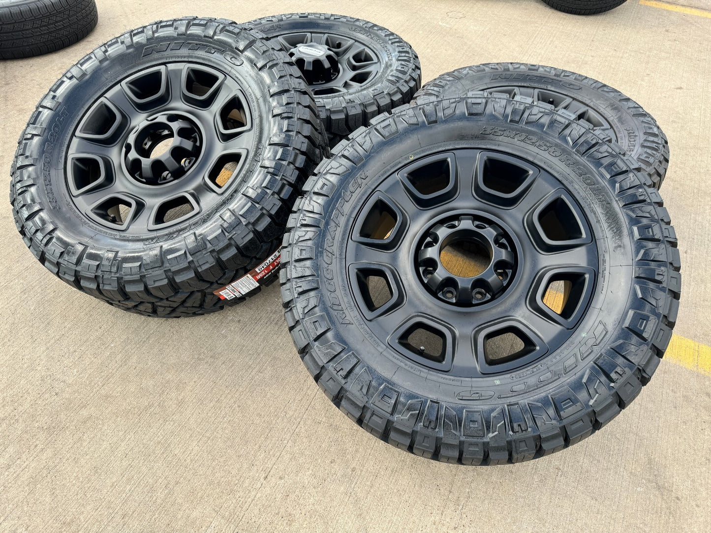 20" Ford F-250 F-350 OEM TREMOR wheels rims 10486 tires 2025 2026 NEW 35"