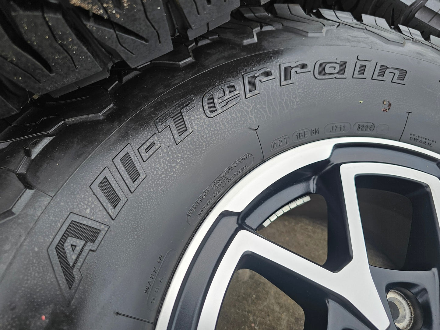 17" Jeep Wrangler Rubicon OEM 95730 9327 wheels rims Gladiator BFG KO2 A/T 35"