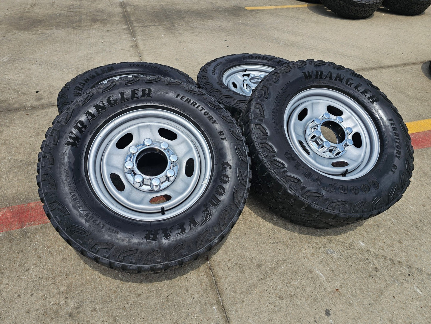 17" Ford F-250 F-350 OEM 3828 wheels rims tires GOODYEAR R/T 33"