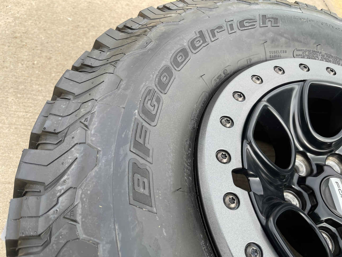 17" Ford F-150 Raptor OEM BEADLOCK rims wheels 10459 95210 BFG KO2 35" tires NEW