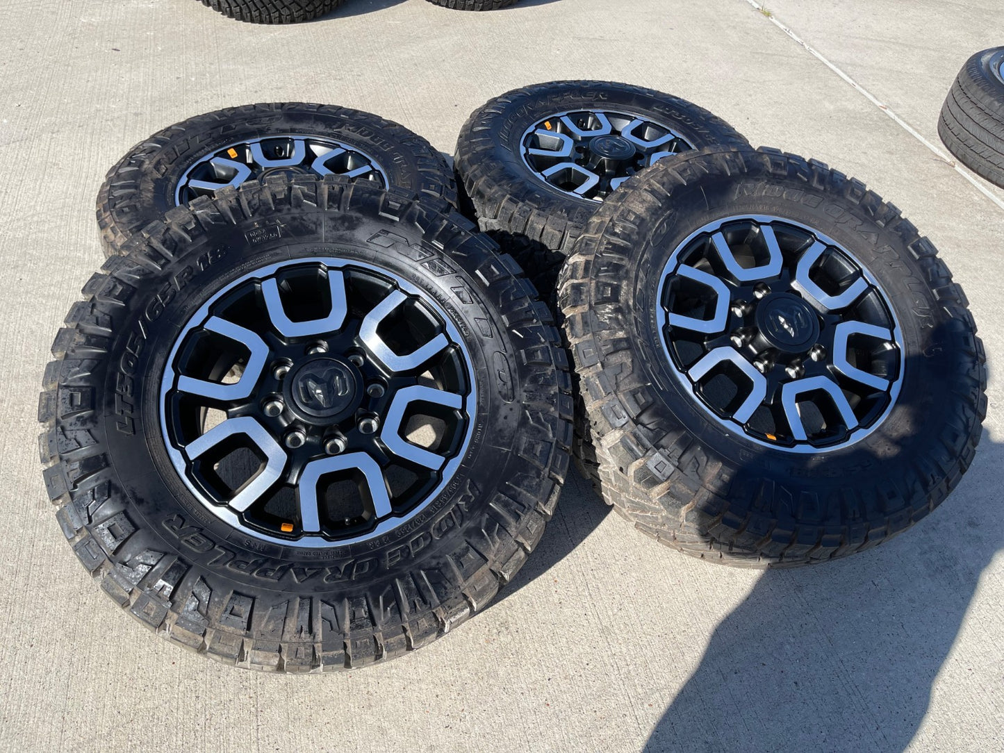 18" Ram 2500 3500 LARAMIE OEM 2694 wheels rims 2023 2024 2025 2026 NITRO 33" NEW