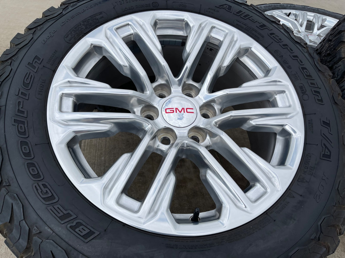 20" GMC Yukon Sierra Tahoe Silverado OEM 2120 14024 wheels rims BFG KO2 A/T 33"