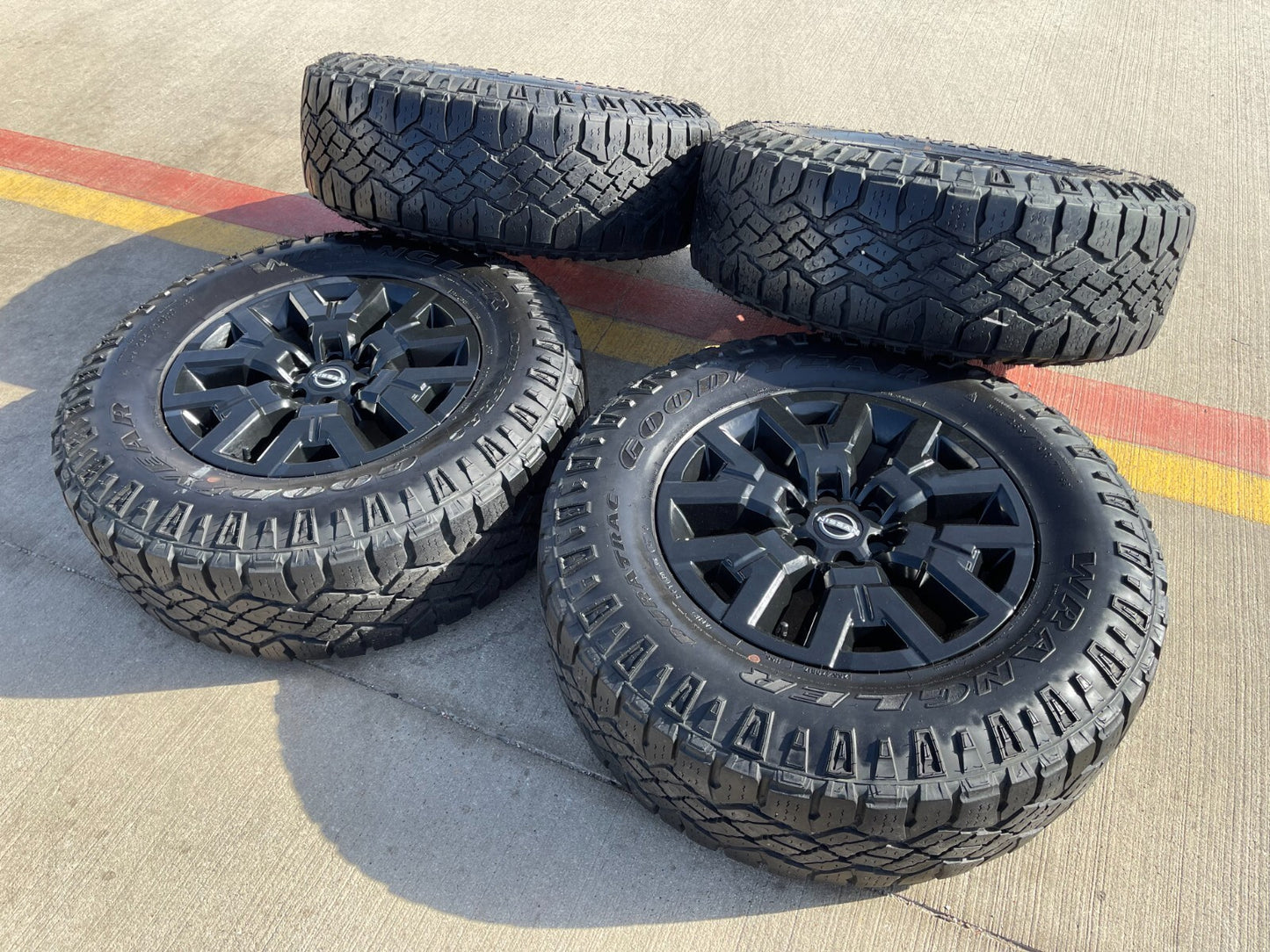 17" Nissan Frontier OEM Desert Runner 62832 wheels rims tires DURATRAC A/T