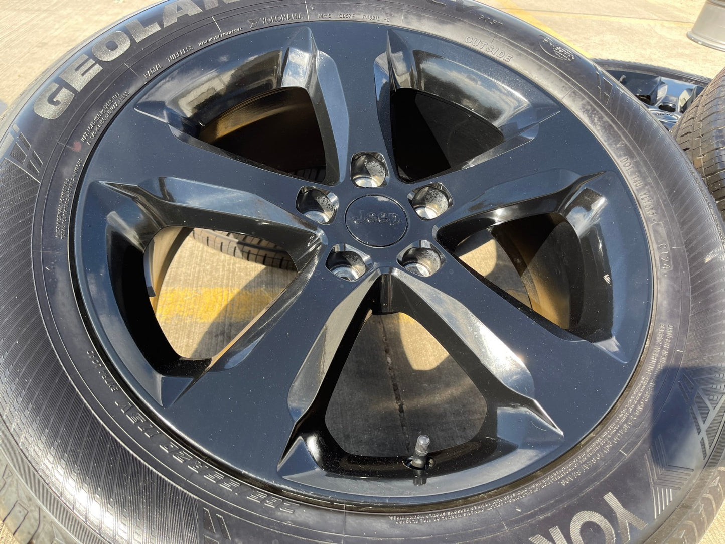 20" Jeep Grand Cherokee L OEM black wheels rims 9287 95199 tires