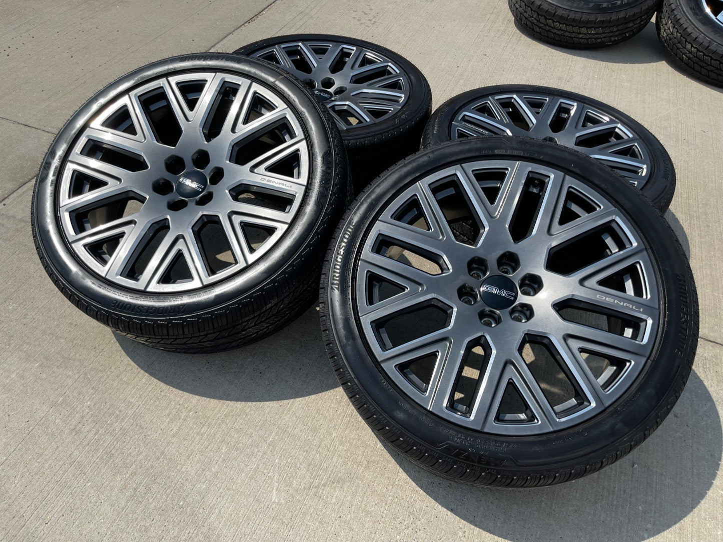 24" GMC Yukon Sierra DENALI OEM wheels rims BRIDGESTONE 2024 2025 2026 2027 NEW
