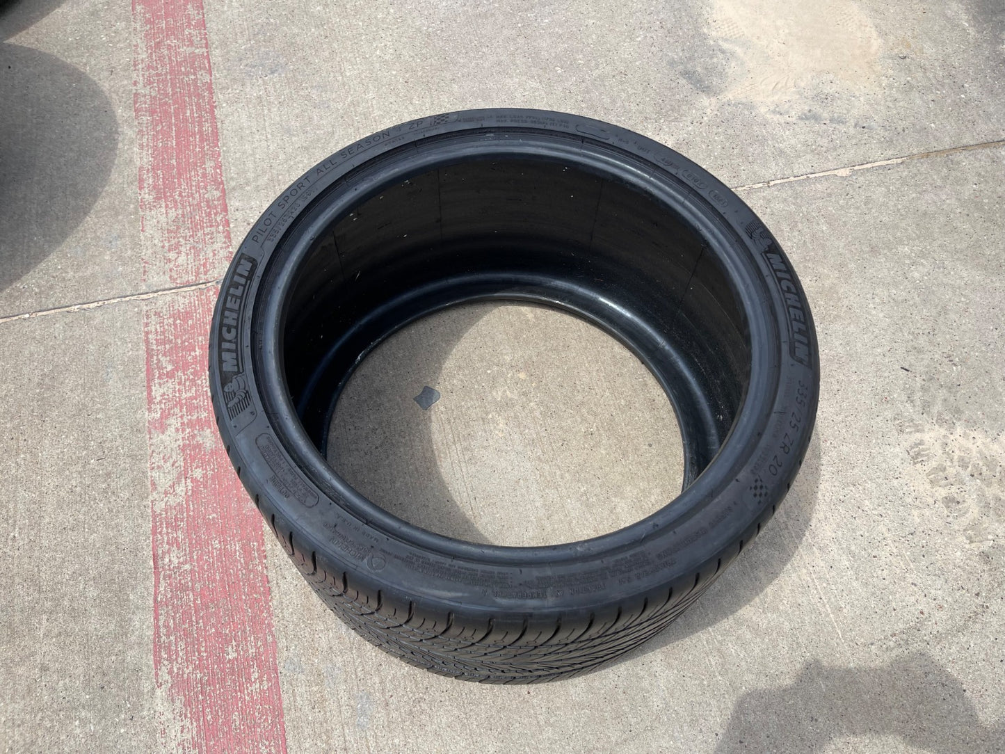 (1) 335/25/20 Michelin Pilot A/S All Season 4 ZP 99Y 335/25R20 tire