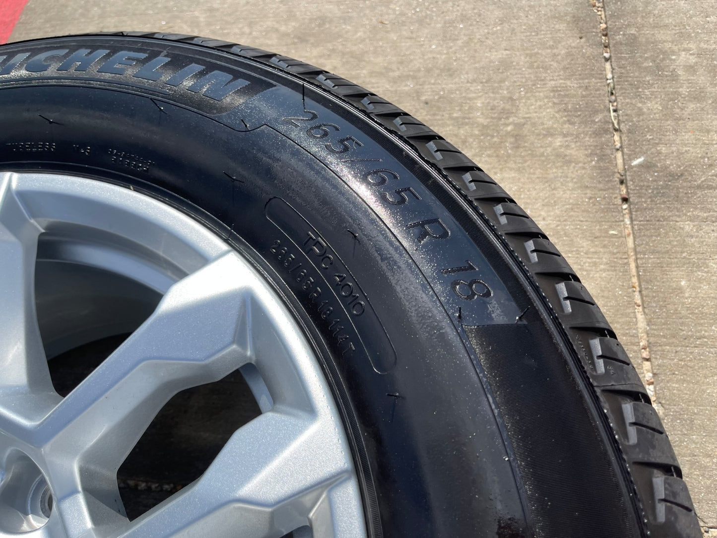 18" Chevy Silverado Suburban Tahoe OEM 14091 wheels rims GMC SET MICHELIN NEW
