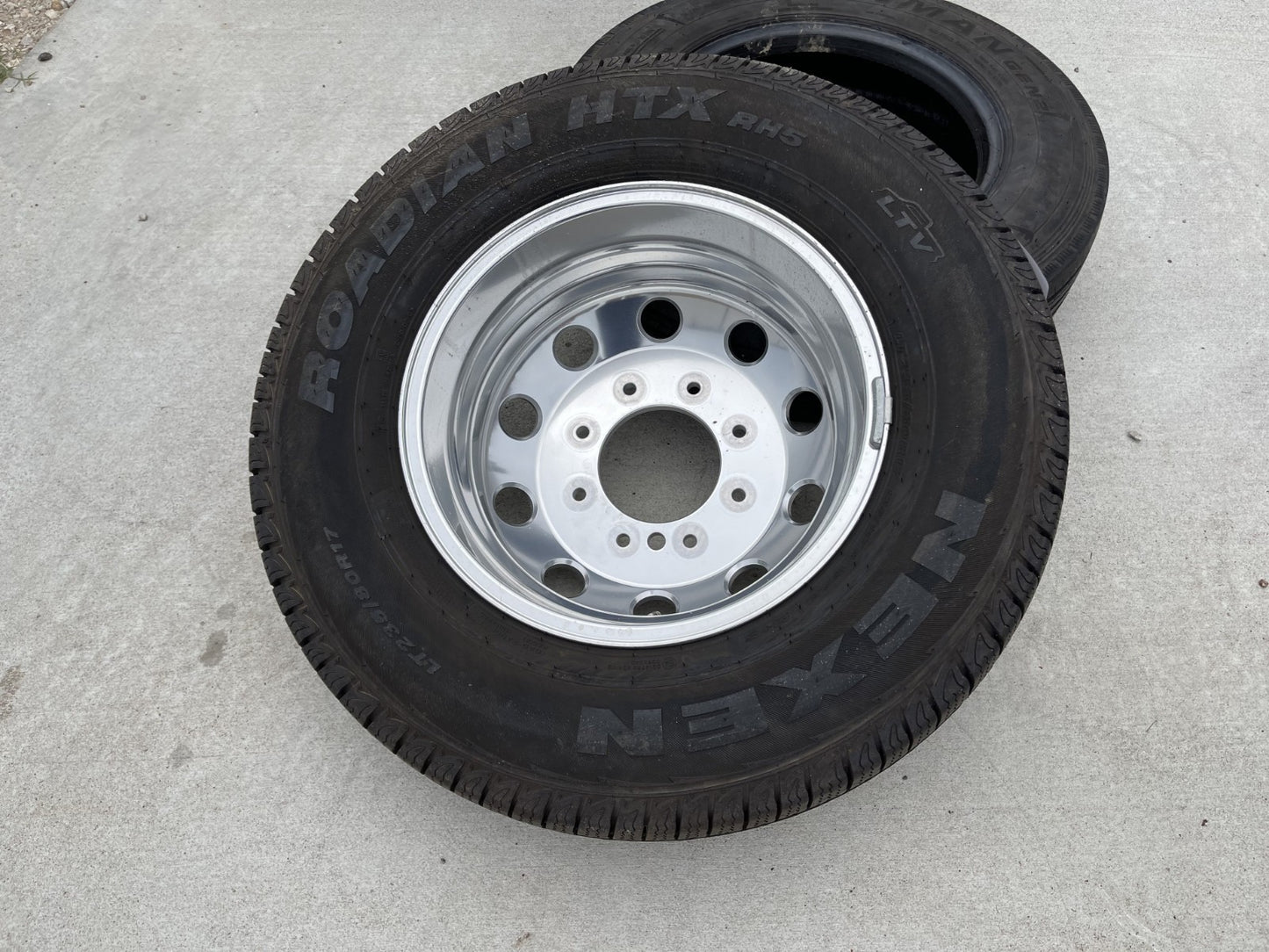 (1) 17" Dodge Ram 3500 Dually Laramie 8x200 REAR wheel rim 2702 OEM tire NEXEN