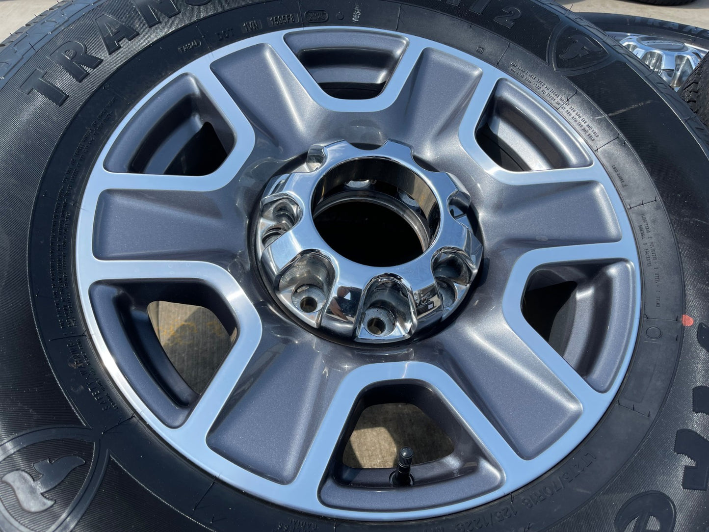 18" Ford F-250 F-350 Lariat FX-4 OEM wheels 10480 10298 tires FIRESTONE H/T2