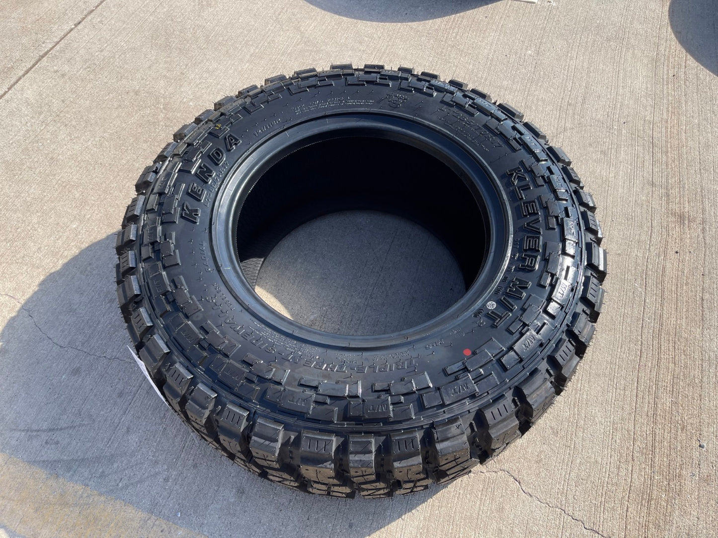 285/70/17 Kenda Kenda Klever M/T2 125 / R 10 PLY Load Range E tire NEW