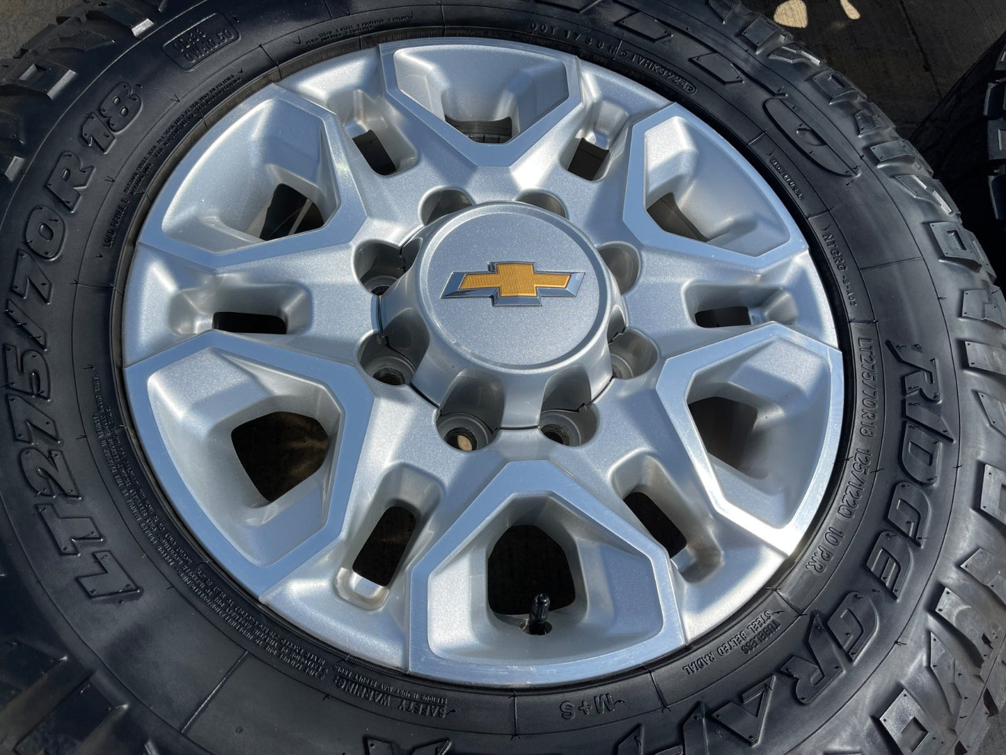 18" Chevy Silverado 2500 3500 OEM 5959 wheels rims tires SET NITRO R/T