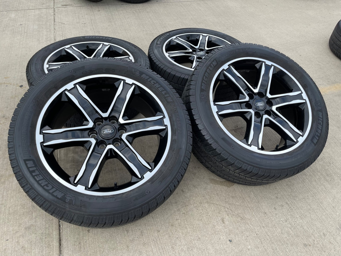 22" Ford F-150 Expedition PERFORMANCE OEM 10200 rims wheels MICHELIN