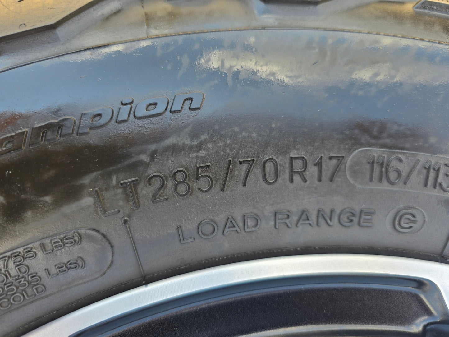 17" Jeep Wrangler Rubicon OEM 95730 9327 wheels rims Gladiator BFG KO2 A/T 33"