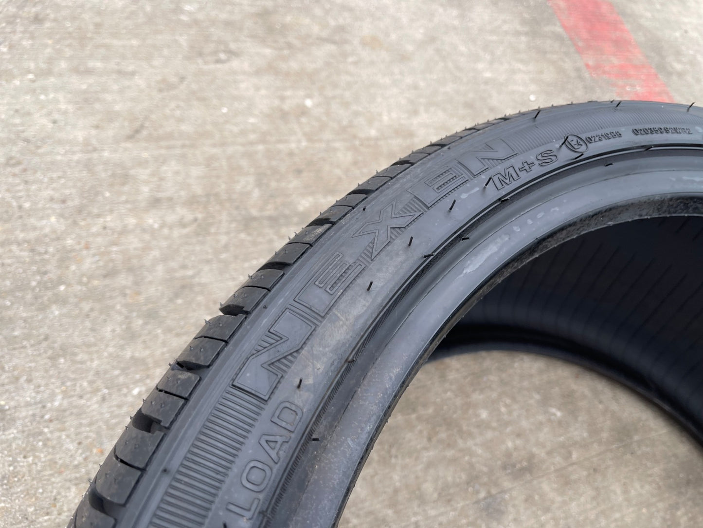 (1) 295/30/22 Nexen Roadian HP tire 295/30r22 NEW