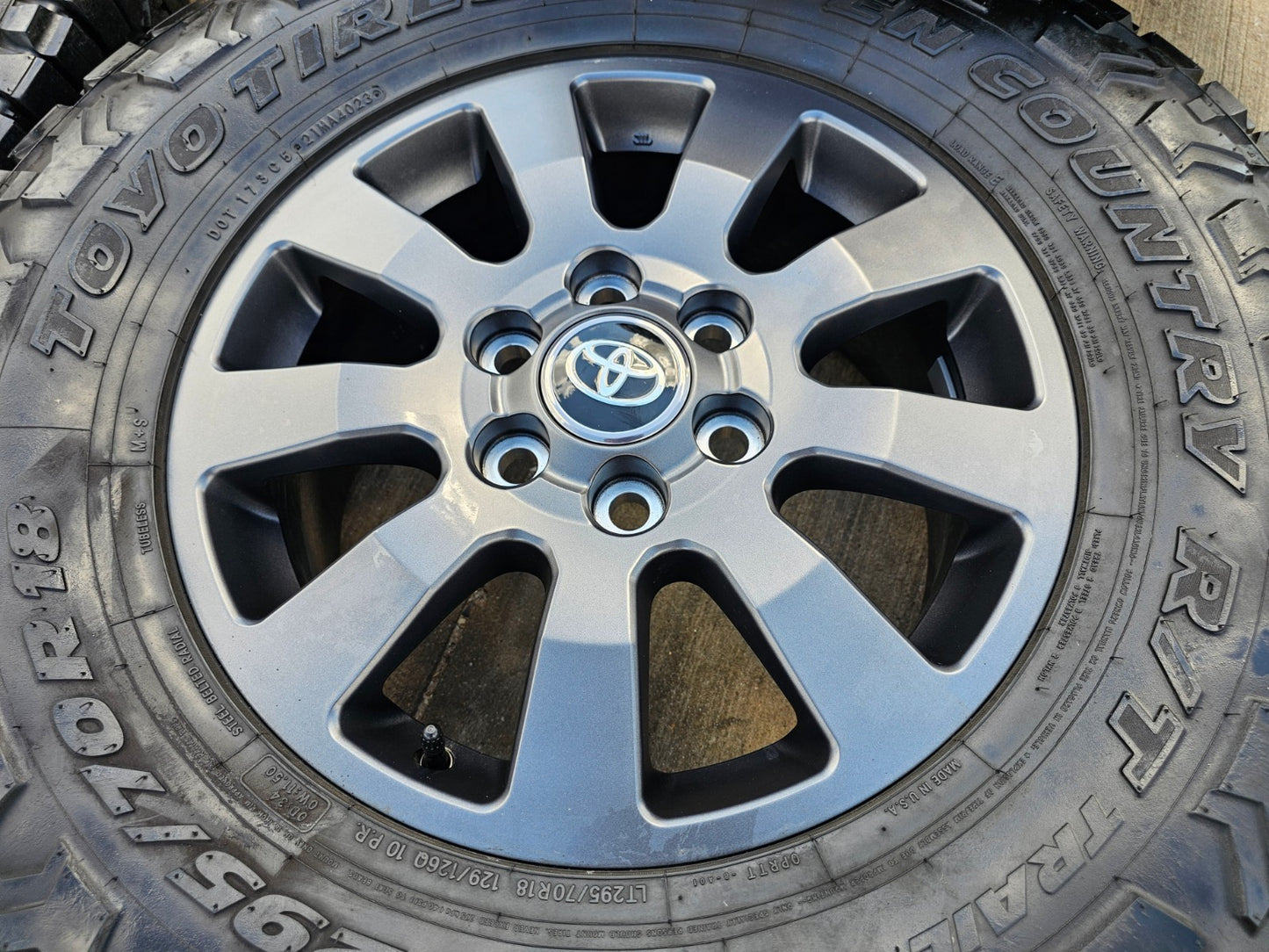 18" Toyota Land Cruiser OEM TRD wheels rims 95952 Tundra Sequoia TOYO R/T