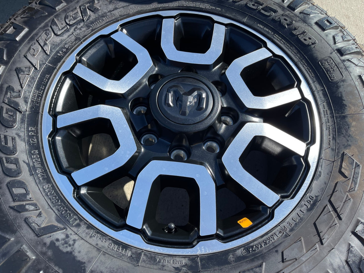 18" Ram 2500 3500 LARAMIE OEM 2694 wheels rims 2023 2024 2025 2026 NITRO 33" NEW