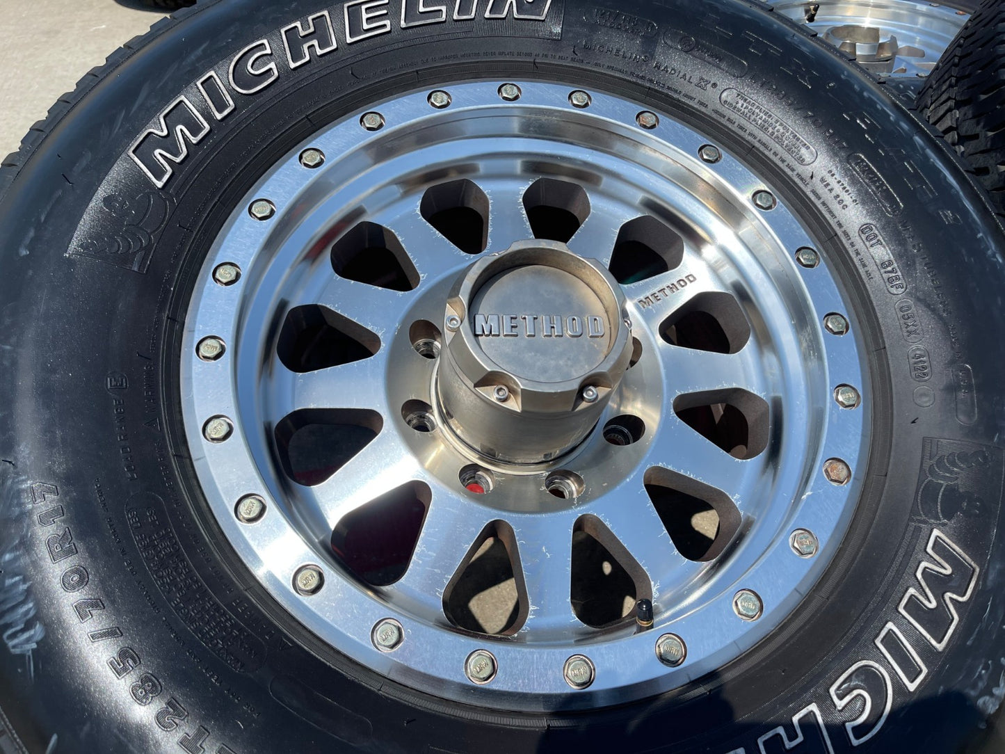17" 17x8.5 Method 304 MR304 Ford F-250 F-350 rims wheels MICHELIN 8x170 SET