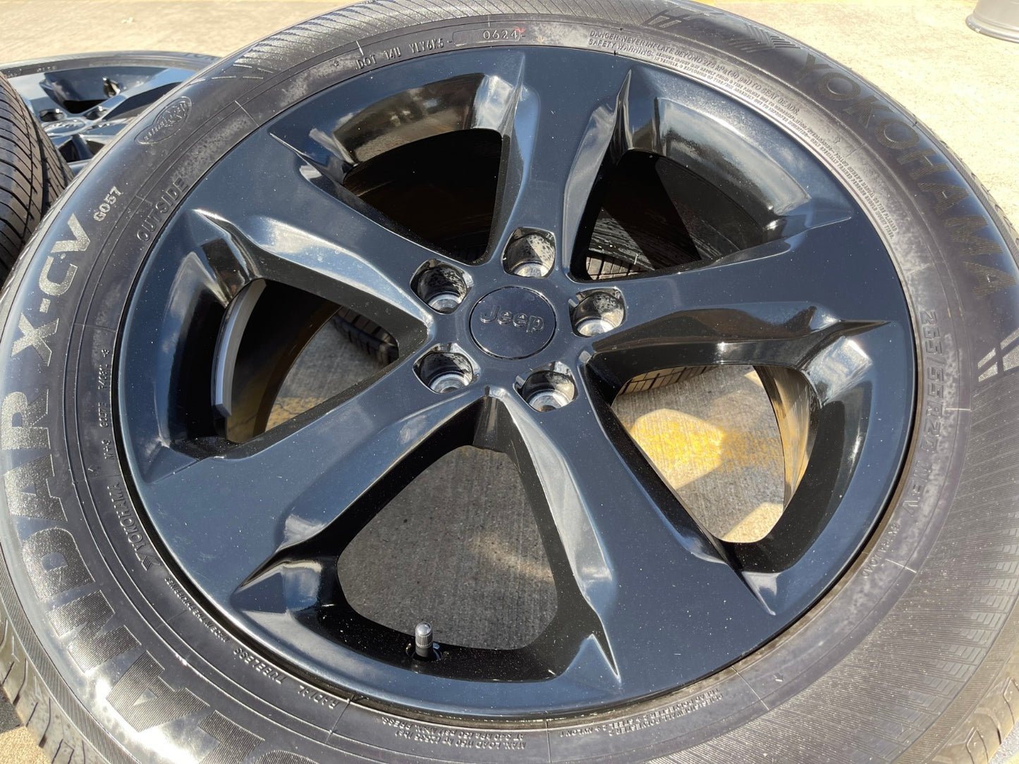 20" Jeep Grand Cherokee L OEM black wheels rims 9287 95199 tires