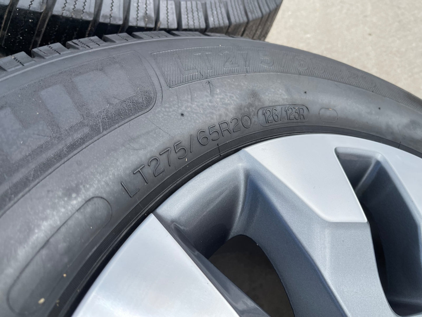 20" Chevy Silverado GMC Sierra AT4 2500 3500 OEM 5960 5947 wheels rims MICHELIN