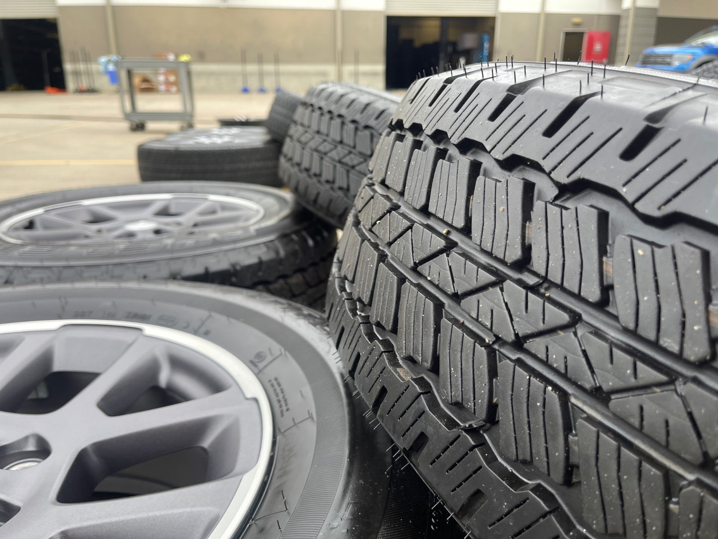 18" Jeep Gladiator Overland OEM wheels rims Wrangler 9241 tires BRIDGESTONE A/T