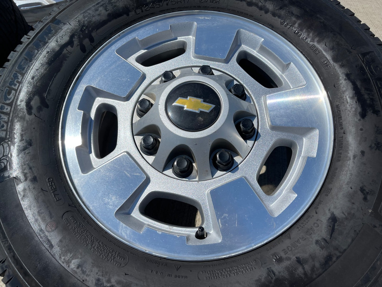 17" Chevy Silverado GMC Sierra 2500 3500 OEM 5500 wheels rims tires MICHELIN A/T