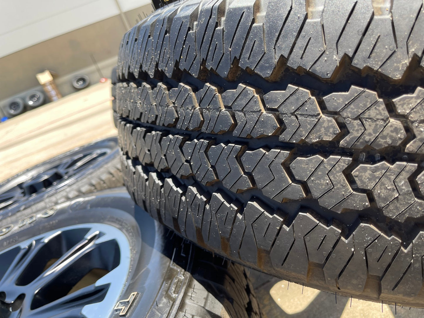 20" Dodge Ram 2500 3500 LARAMIE OEM wheels rims A/T tires 2025 2026 NEW