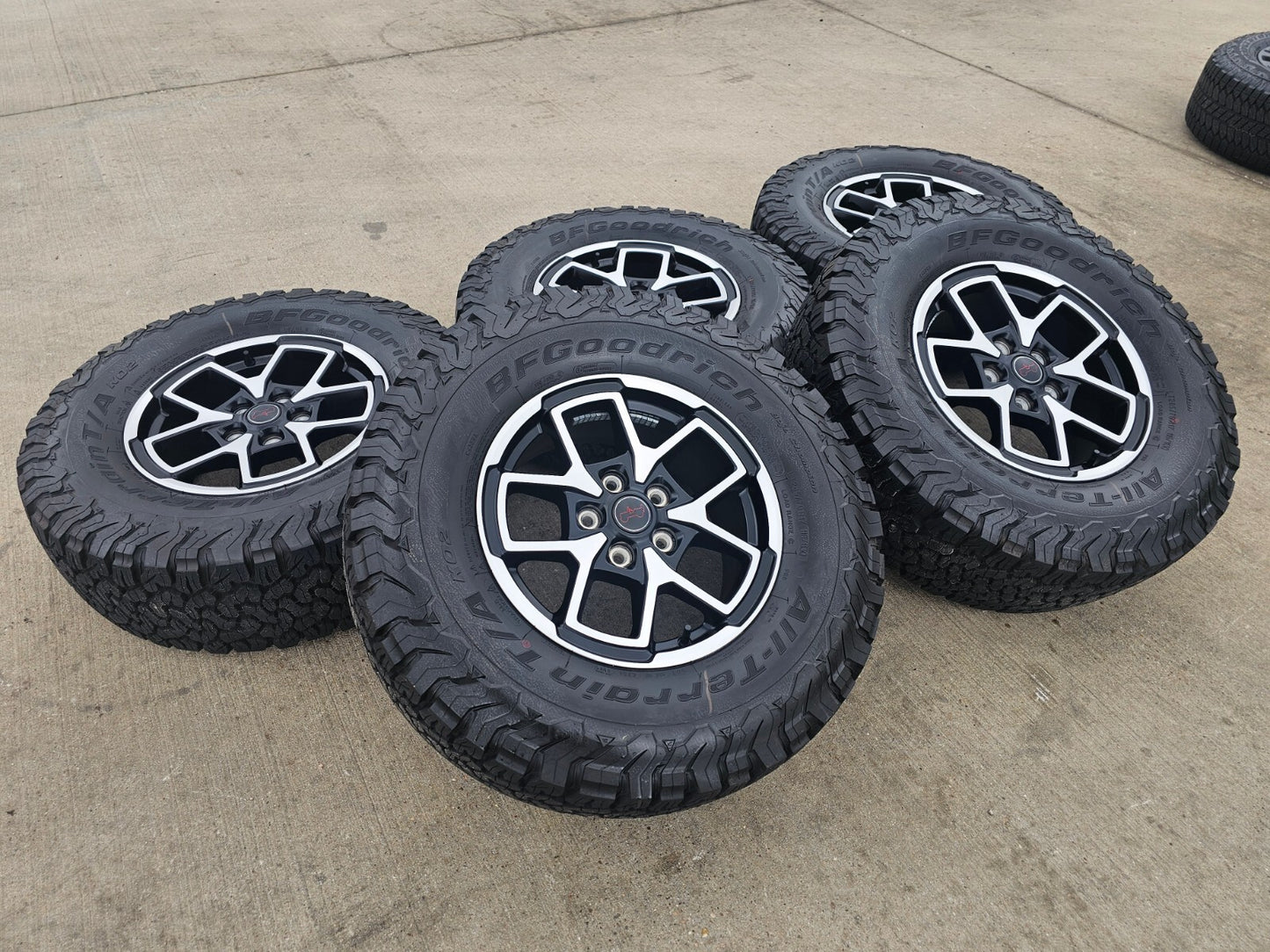 17" Jeep Wrangler Rubicon OEM wheels rims 392 Gladiator tires NEW BFG 33"