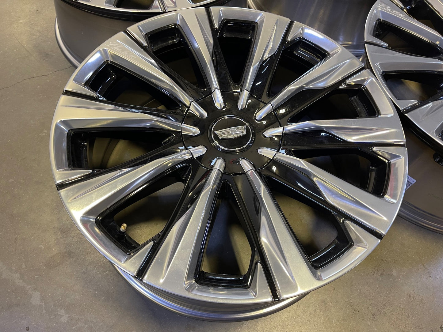 24" Cadillac Escalade PLATINUM OEM wheels rims V SET 2024 2025 2026 2027 NEW