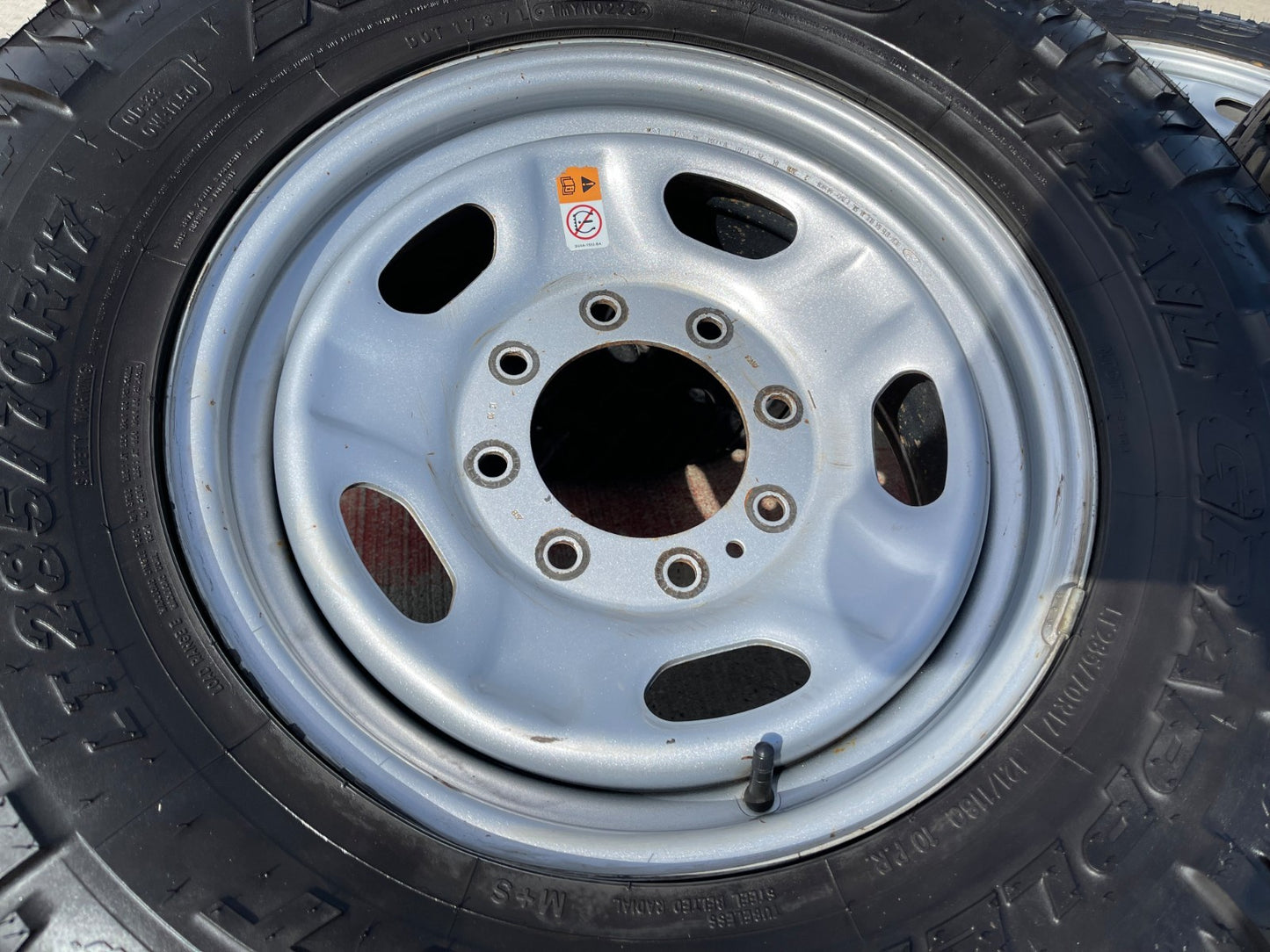 17" Ford F-250 F-350 OEM 3828 wheels rims tires NITRO GRAPLER M/T 33"