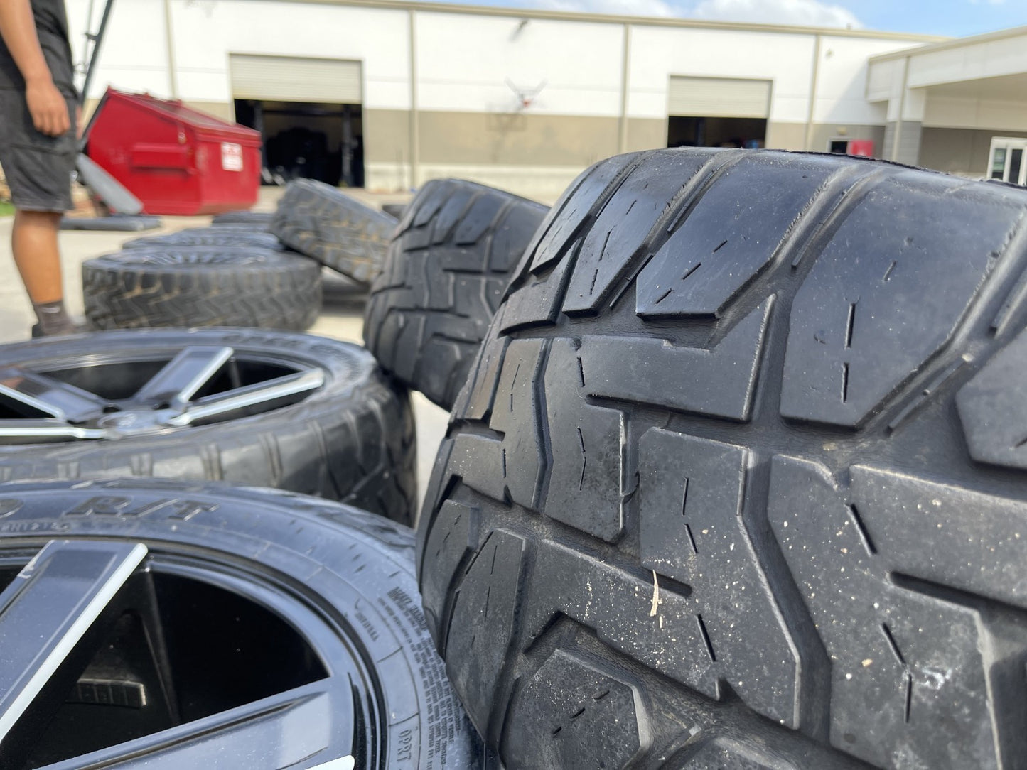 22x9 22" KMC Duece KM702 Chevy Silverado RAM wheels rims 6x139 6x5.5 tires TOYO