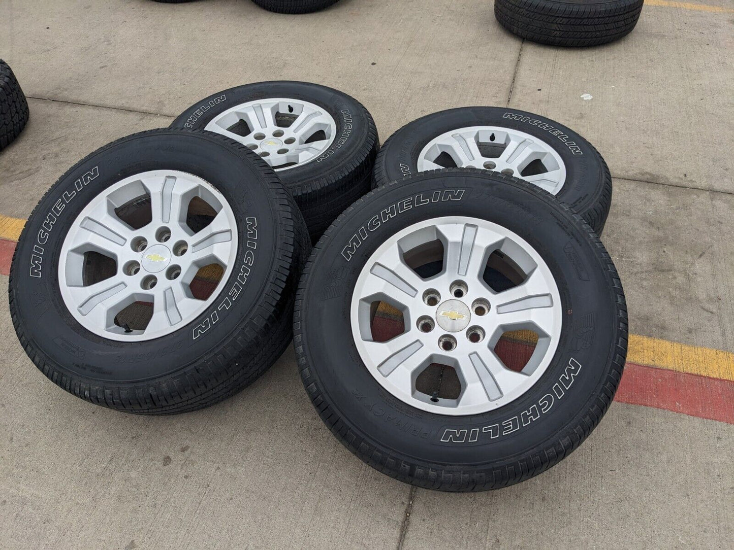 18" Chevy Tahoe Suburban Z71 OEM 5647 5753 wheels tires Silverado 1500
